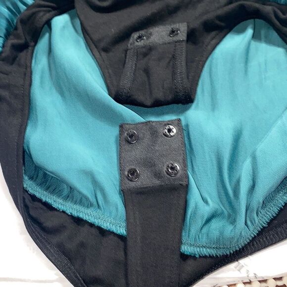 Paige Sevilla  Drapey Sleeve Crossover V-Neck Long Sleeve Bodysuit‎ Green XS - Picture 11 of 16